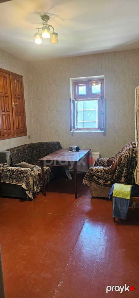 Satılır 4 otaqlı köhnə tikili 96 m² — Bakı