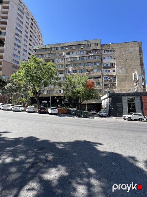 Satılır 3 otaqlı köhnə tikili 115 m² — Bakı