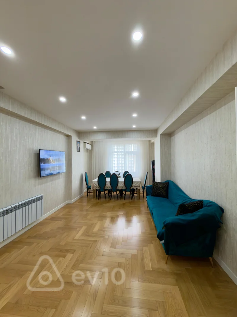 5 otaqlı mənzil, 201 m², Qarabağ küçəsi — Bakı