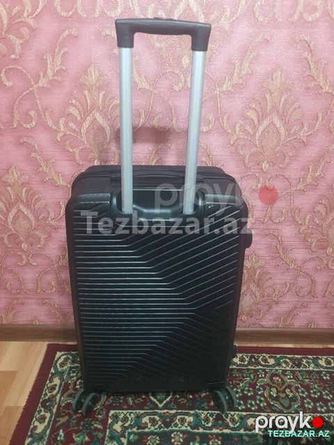 Çamadan ideal veziyyetde — Bakı