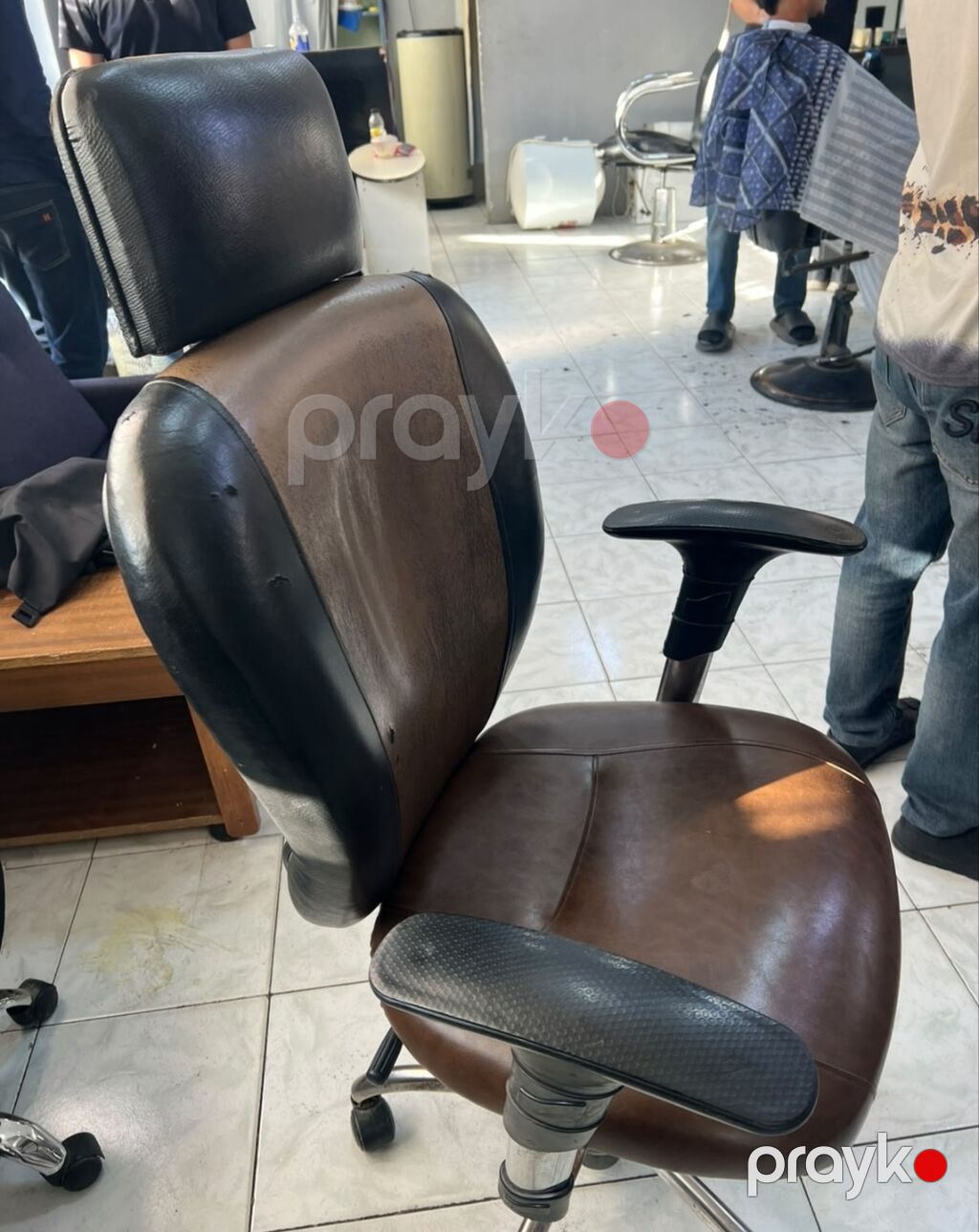 Erqonomik ofis/kreslo stulu - Material: qəhvəyi və qara rəngdə süni — Ofis mebeli, Sumqayıt (3)