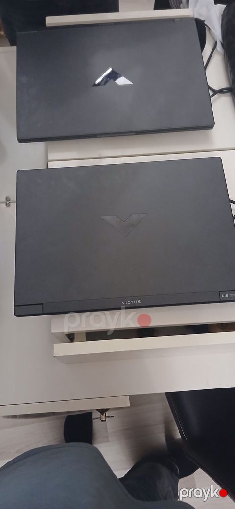 HP Victus oyun noutbuku - Model: HP Victus (qapaqda “V” loqosu — Bakı