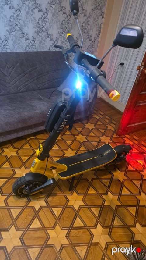 İşlənmiş Elektrik samokat 12", 251 - 350 Vt, 16 - 25 km/s, Ünvandan götürmə — Masazır