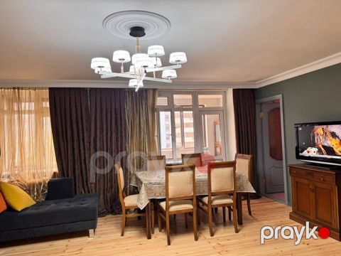 Satılır 3 otaqlı köhnə tikili 95 m² — Bakı