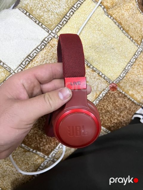 JBL Live seriyasından naqilli/qulaqüstü qulaqcıq – qırmızı rəng — Gəncə