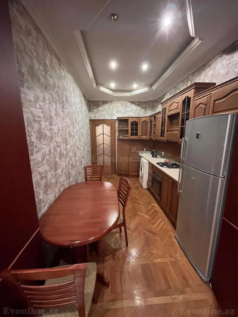 Kirayə verilir 3 otaqlı Mənzil Köhnə tikili 80 m² Bakı, Səbail r., Sahil m — Mənzil, Bakı (5)
