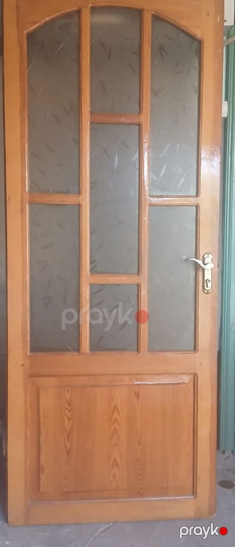 Şüşəli taxta qapı - Material: təbii ağac karkası, lak örtüklü — Digah