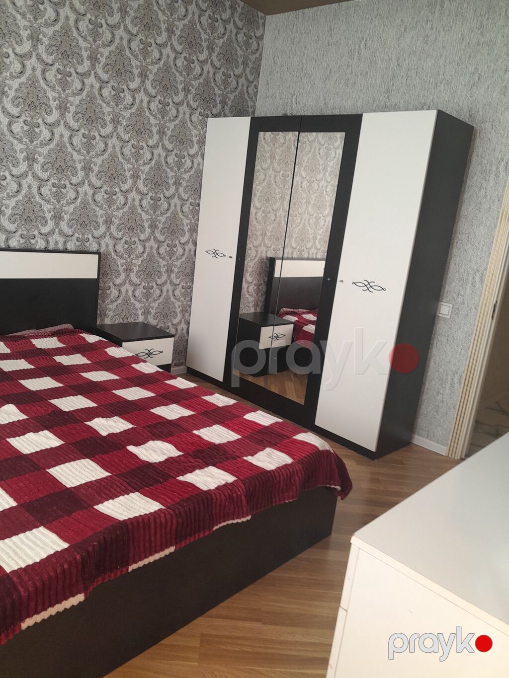 Mənzilin təsviri:Xırfalanda Misir parkinin qarwisindayenitikilide — Mənzil, Bakı (8)