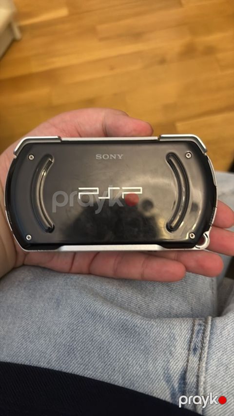 Sony PSP Go portativ oyun konsolu Son qiymet 140. Tetris, God of war — Bakı