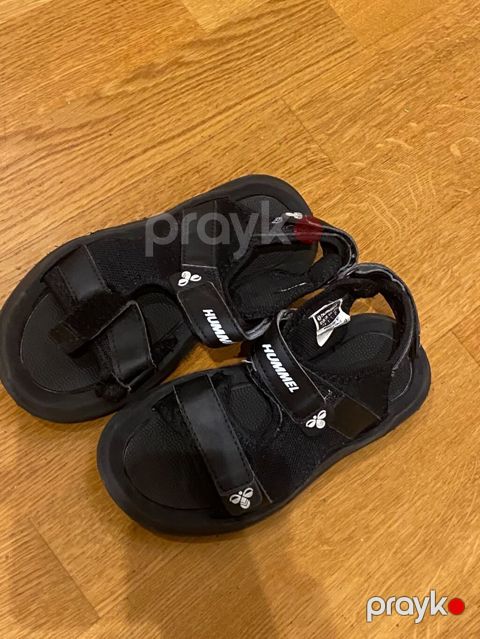 Hummel uşaq sandal modeli – tam qara rəng. - Üçqat tənzimlənən velkro — Masazır