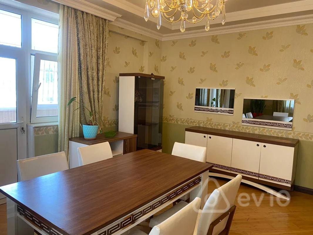 3 otaqlı mənzil, 120 m², Abbas Mirzə Şərifzadə Küçəsi — kirayə — Bakı