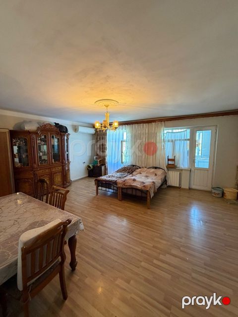 Satılır 4 otaqlı köhnə tikili 80 m² — Bakı