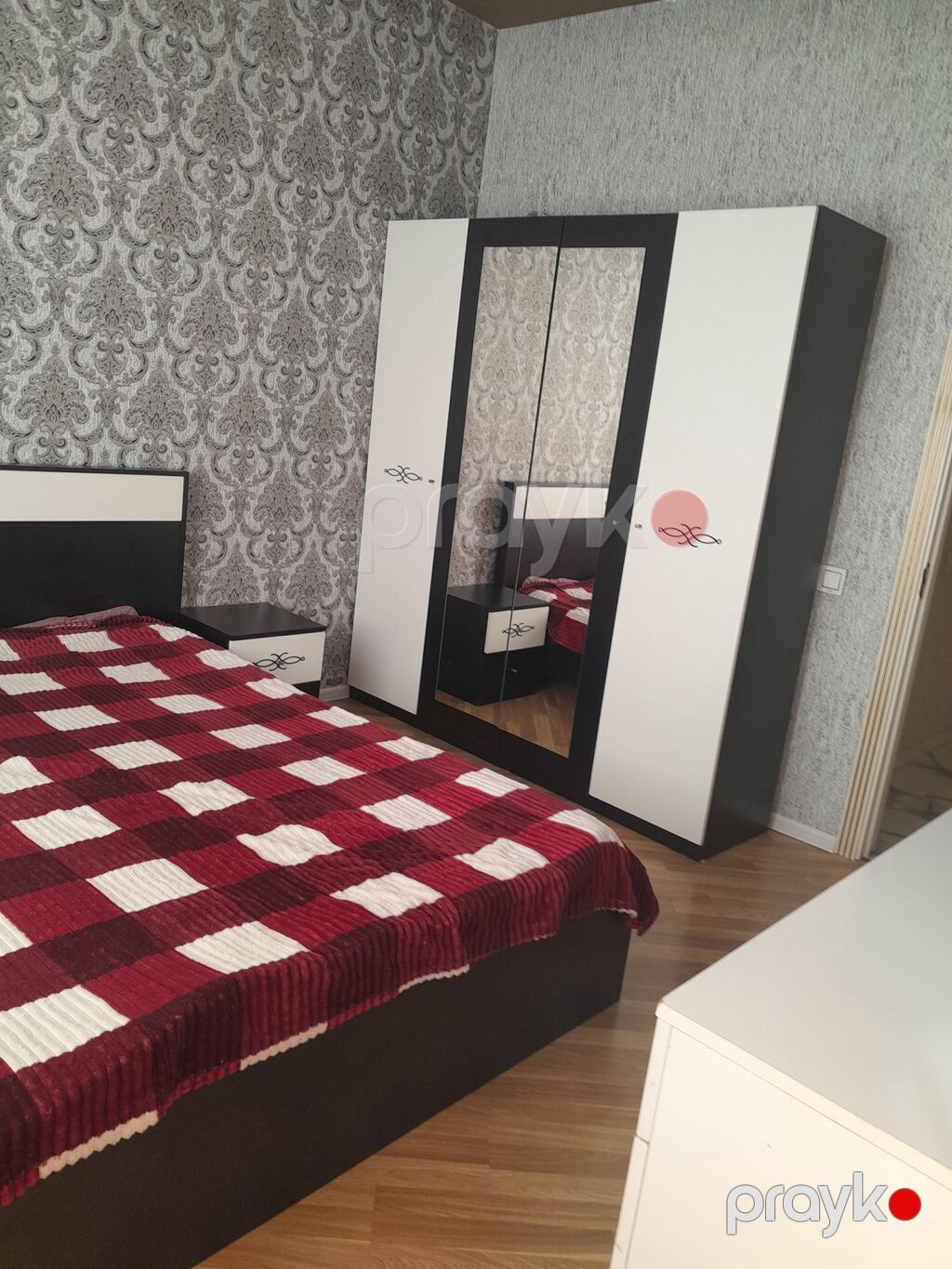 Mənzilin təsviri:Xırfalanda Misir parkinin qarwisindayenitikilide — Mənzil, Bakı (8)