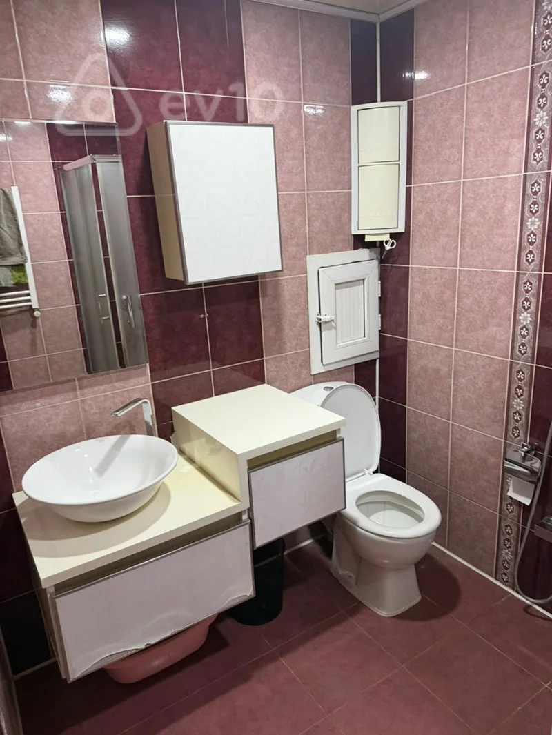 3 otaqlı mənzil, 90 m², İnşaatçılar metrosu — kirayə — Mənzil, Bakı (12)