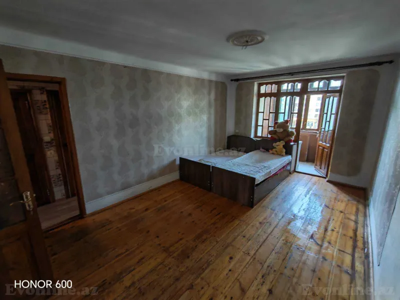 Satılır 3 otaqlı Mənzil Köhnə tikili 70 m² Bakı, Nizami r., Qara Qarayev m — Mənzil, Bakı (3)