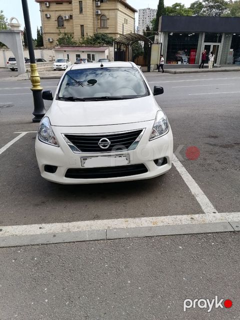 Nissan Sunny: 1.5 l 2013 il Sedan