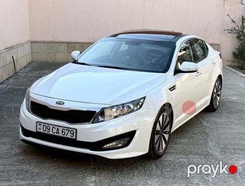 Kia Optima – ağ rəngli sedan Xarici xüsusiyyətlər: - Şık ağ kuzov