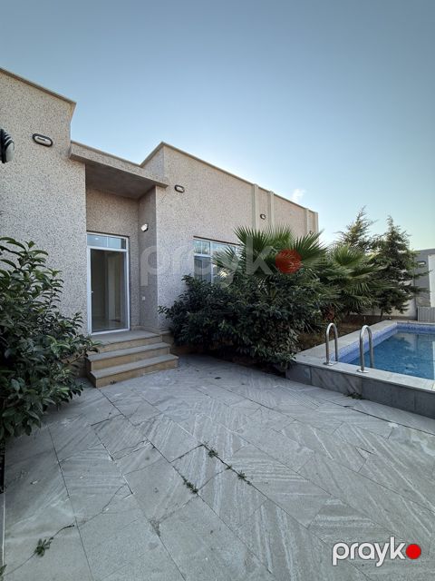 Satılır 4 otaqlı həyət evi/bağ evi 130 m² — Bakı