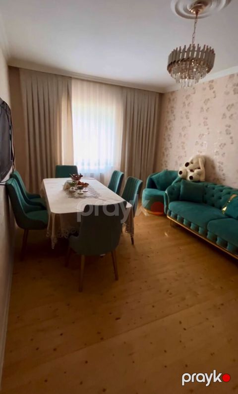 Satılır 4 otaqlı köhnə tikili 240 m² — Bakı