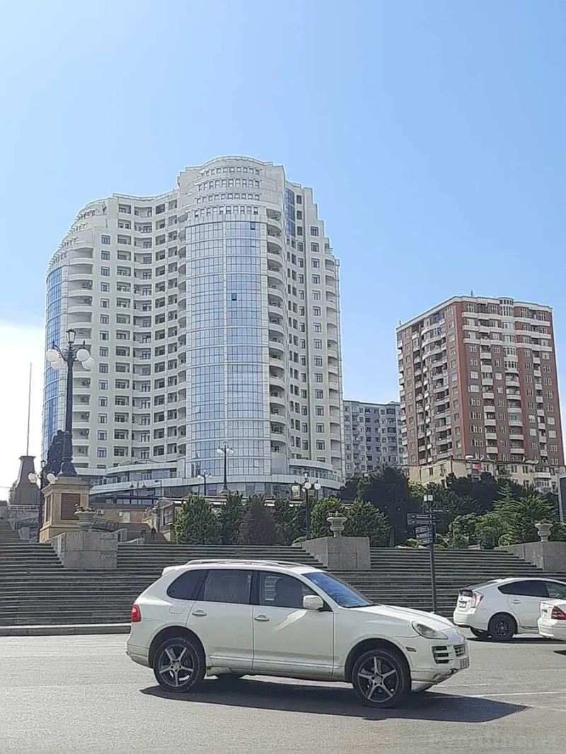 Satılır 3 otaqlı Mənzil Yeni tikili 131 m² Bakı, Yasamal r., Elmlər Akademiyası m — Mənzil, Bakı (2)