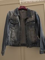 Denim cins gödəkçə - Rəng: orta-mavi yuyulmuş (stonewash effekti) — Arzu Gubadzada