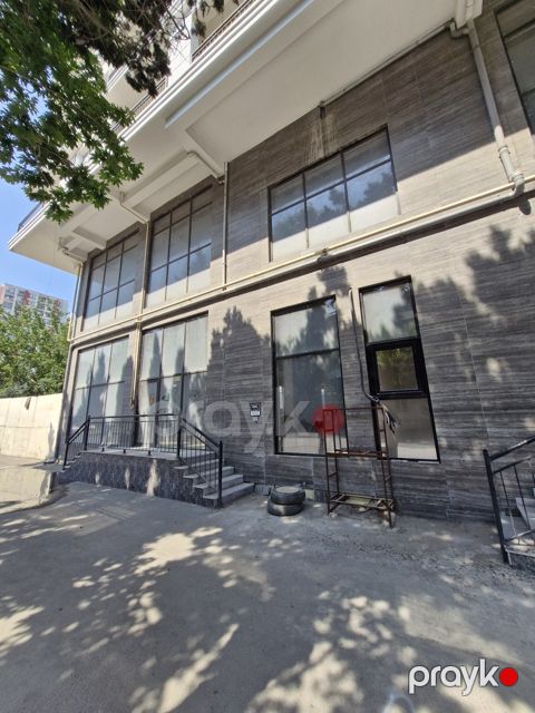 Satılır obyekt 290 m² — Bakı