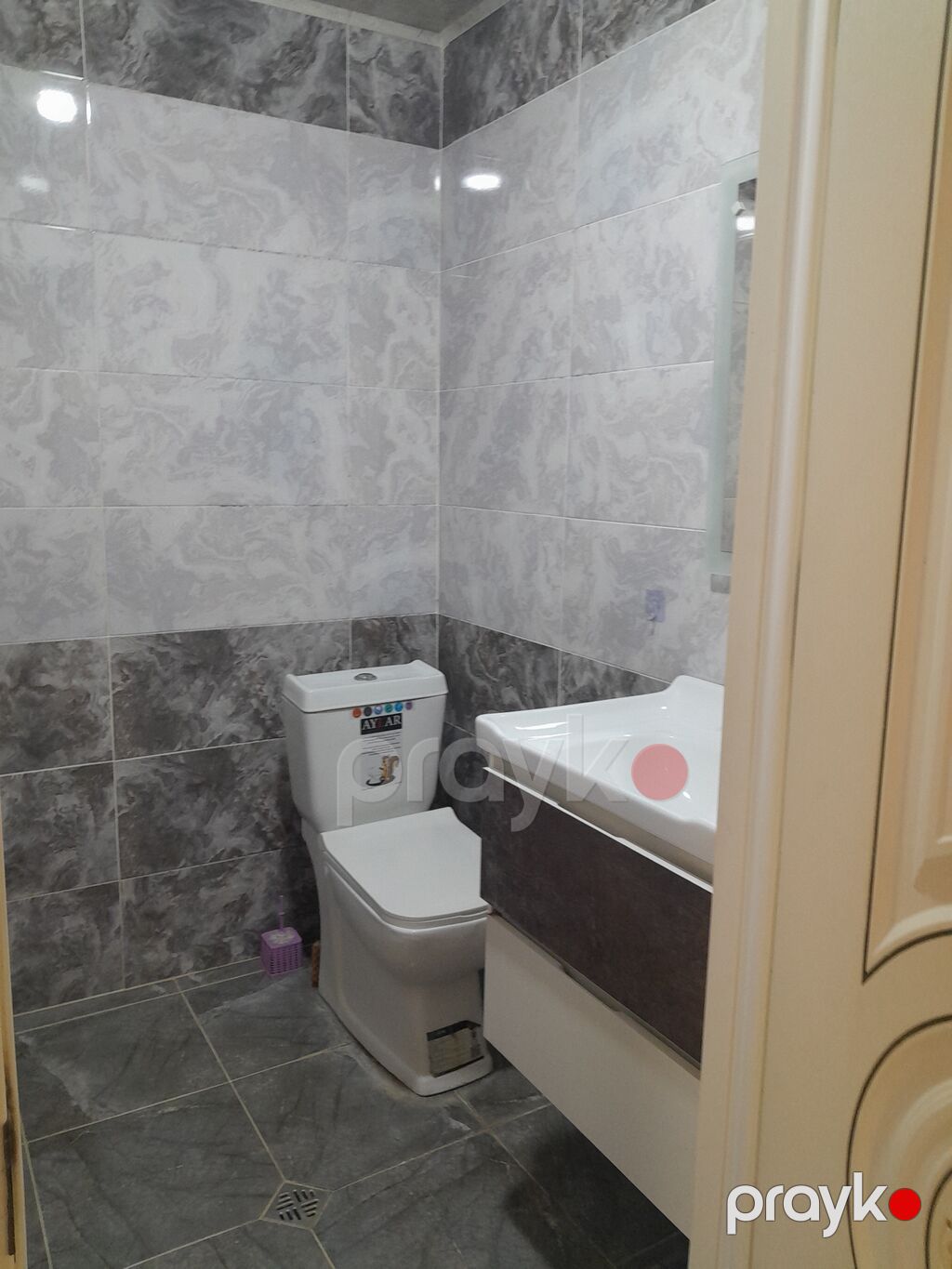 Mənzilin təsviri:Xırfalanda Misir parkinin qarwisindayenitikilide — Mənzil, Bakı (9)