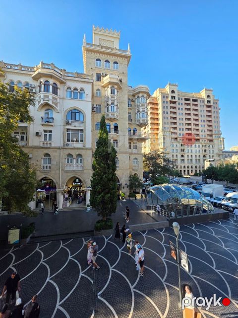 Satılır 4 otaqlı köhnə tikili 110 m² — Bakı
