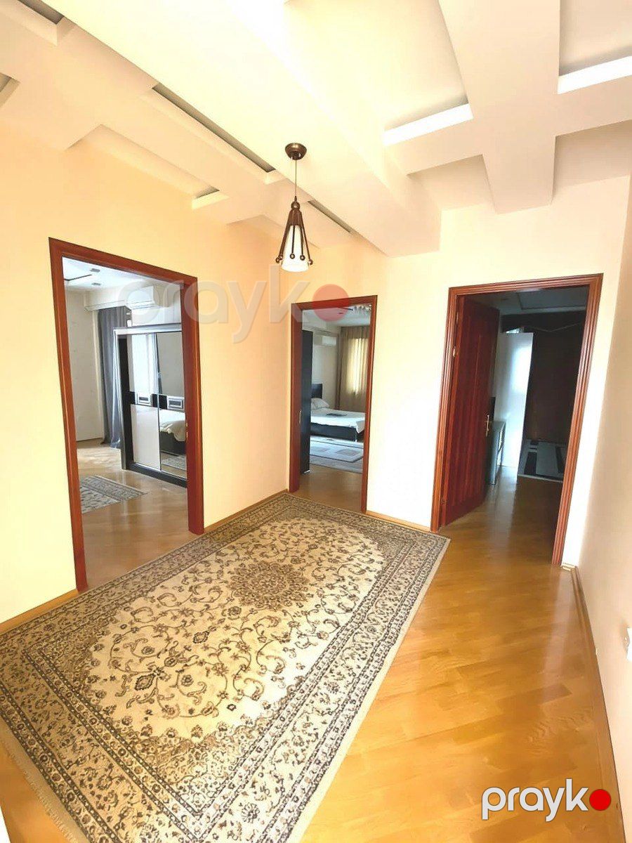 Satılır 4 otaqlı köhnə tikili 203.5 m² — Mənzil, Bakı (8)