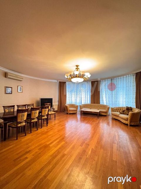 Satılır 4 otaqlı yeni tikili 230 m² — Bakı