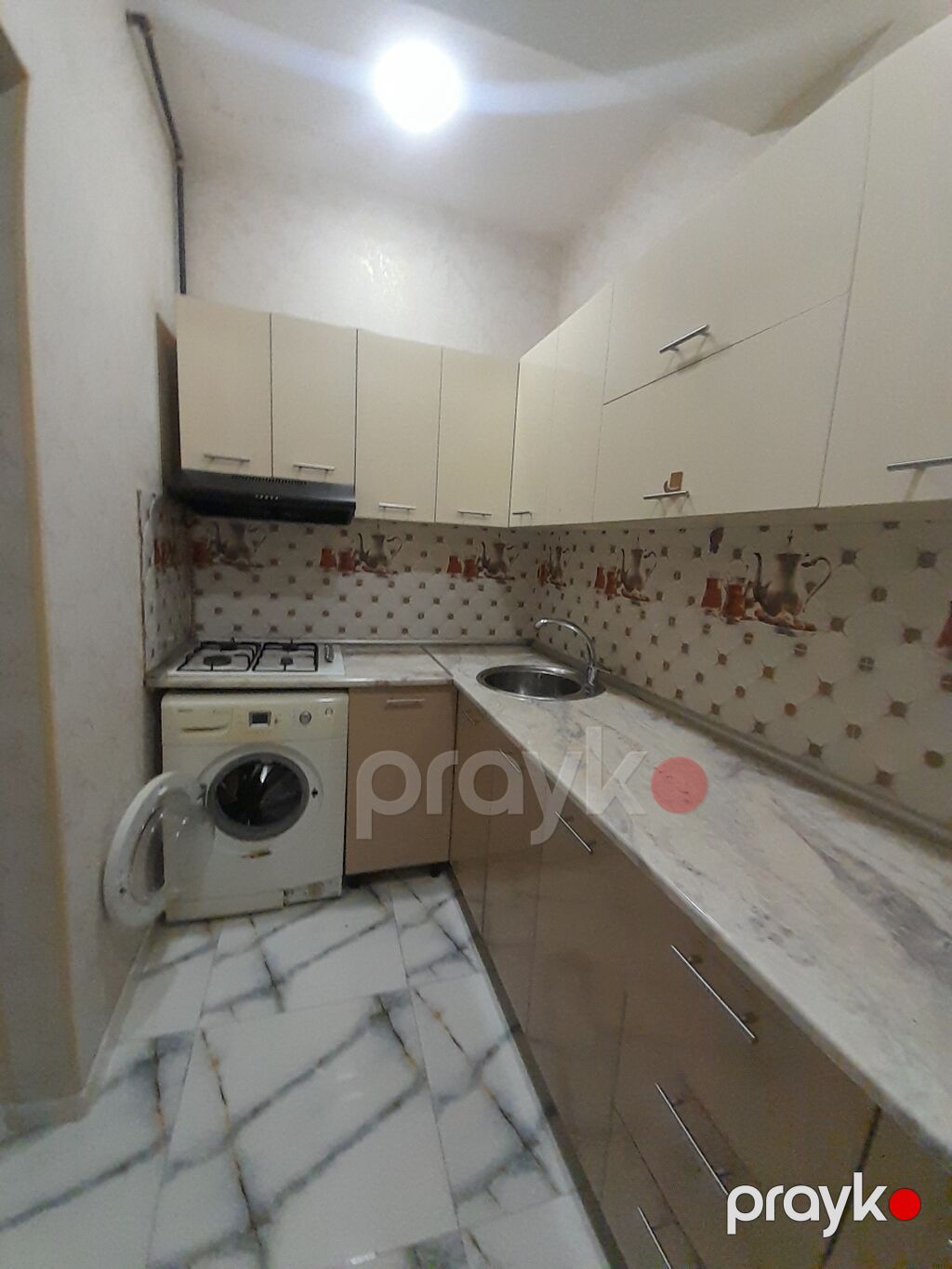 Mənzilin təsviri:Xırfalanda Misir parkinin qarwisindayenitikilide — Mənzil, Bakı (5)