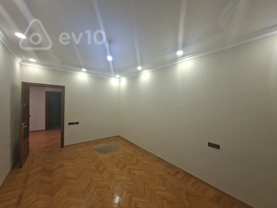 3 otaqlı mənzil, 100 m², Mirzəağa Əliyev küçəsi — Bakı
