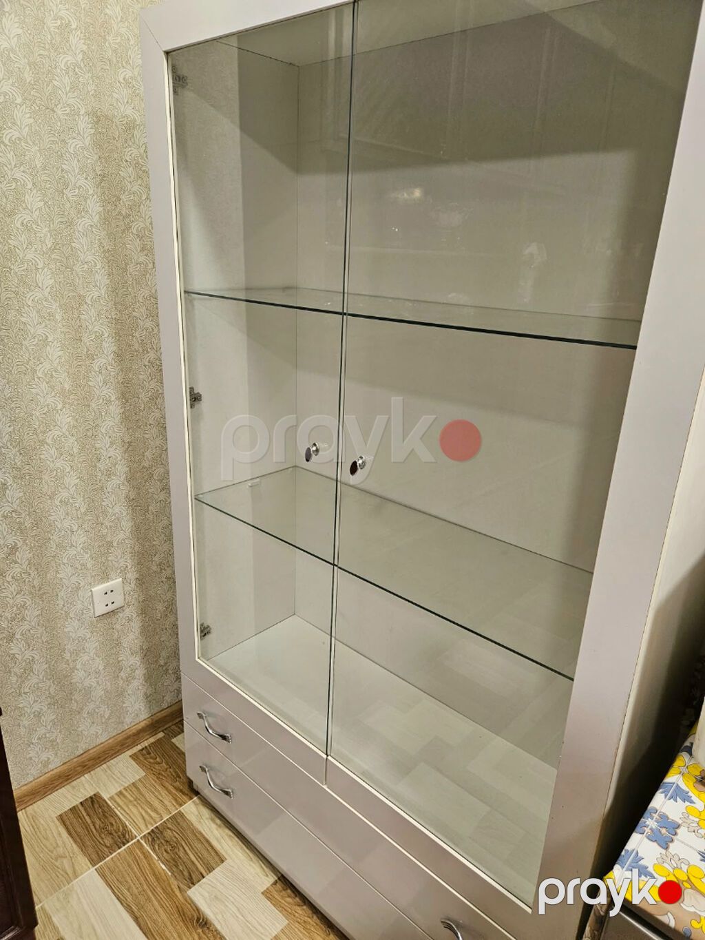 Ağ rəngli şüşə vitrİN şkafı - İki model: geniş və ensiz variant. - Ön — Şkaflar, Bakı (4)