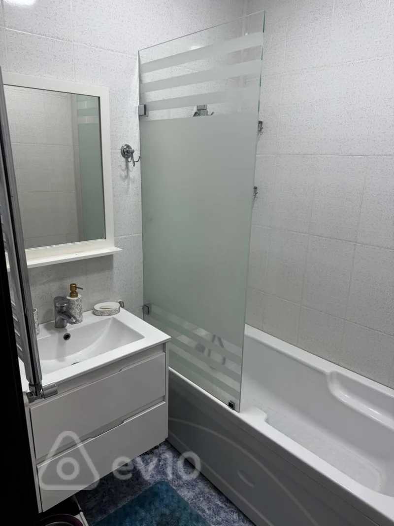 3 otaqlı mənzil, 85 m², Mustəqillik kuc. — kirayə — Mənzil, Bakı (10)
