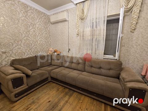 Divan satılır 350₼. Fabrik istehsalı. Açılır bazası var.Ünvan — Bakı