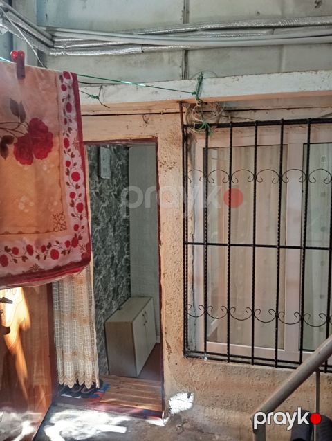 1 otaqlı34 kvm ümumi həyət evi satılir - Ayrı giriş: dəmir qapı — Bakı
