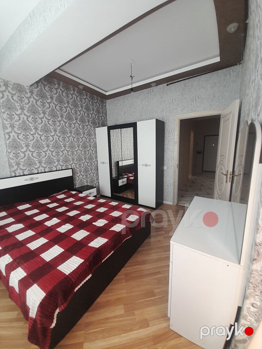 Mənzilin təsviri:Xırfalanda Misir parkinin qarwisindayenitikilide — Mənzil, Bakı (7)