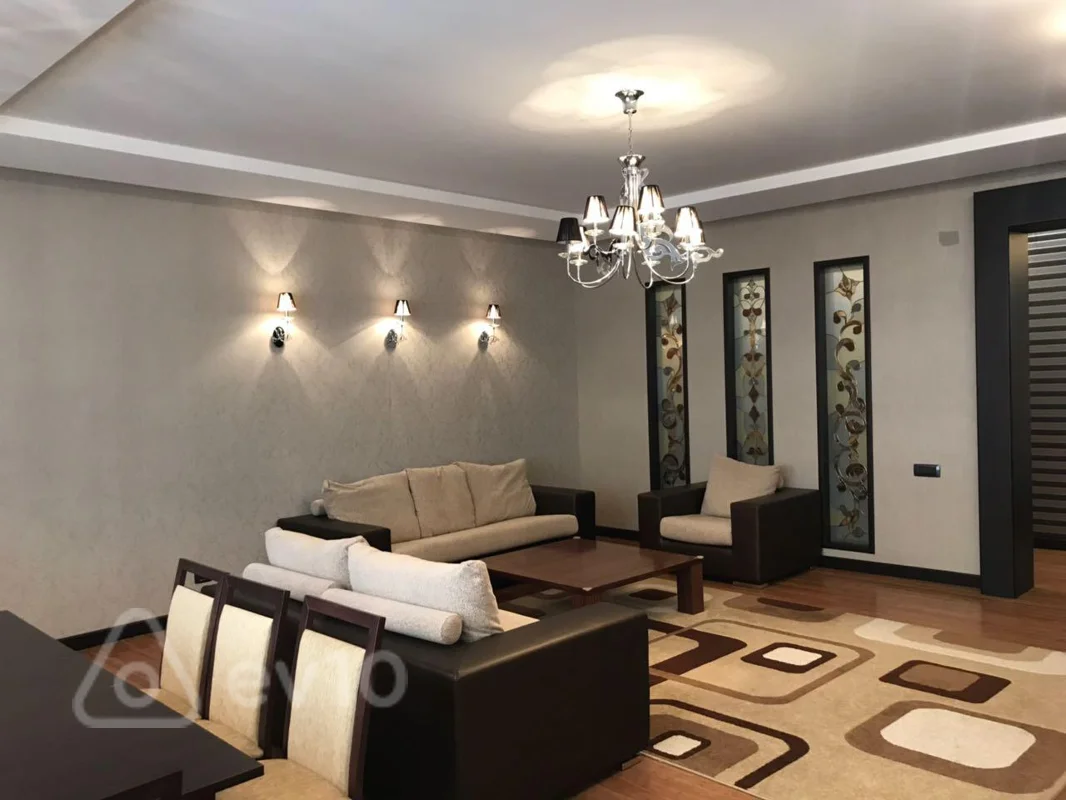 4 otaqlı mənzil, 200 m², 28may metrosunun yaxınlığı — kirayə — Mənzil, Bakı (2)