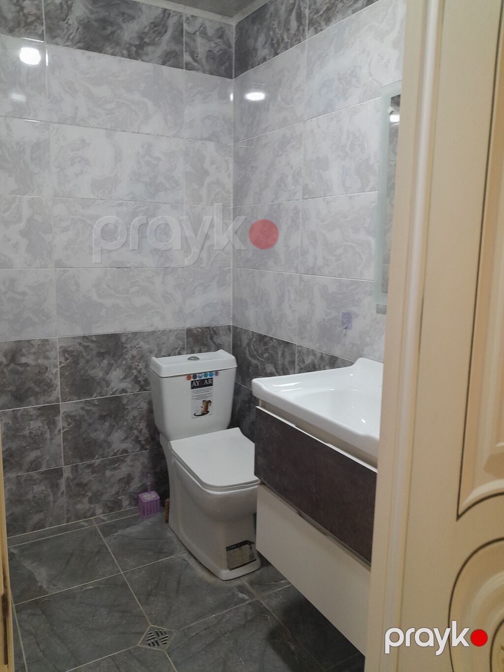 Mənzilin təsviri:Xırfalanda Misir parkinin qarwisindayenitikilide — Mənzil, Bakı (9)