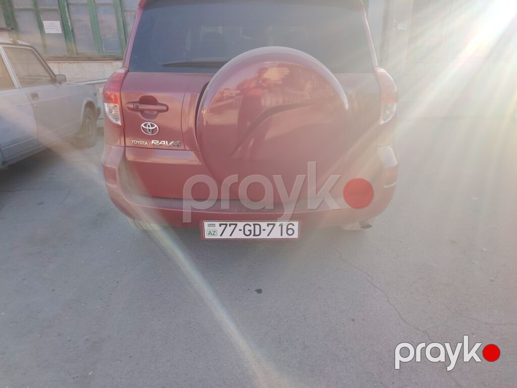 Toyota RAV4 – qırmızı gövdə rəngi, arxa qapıda ehtiyat təkər örtüyü — Avtomobillər, Bakı (3)