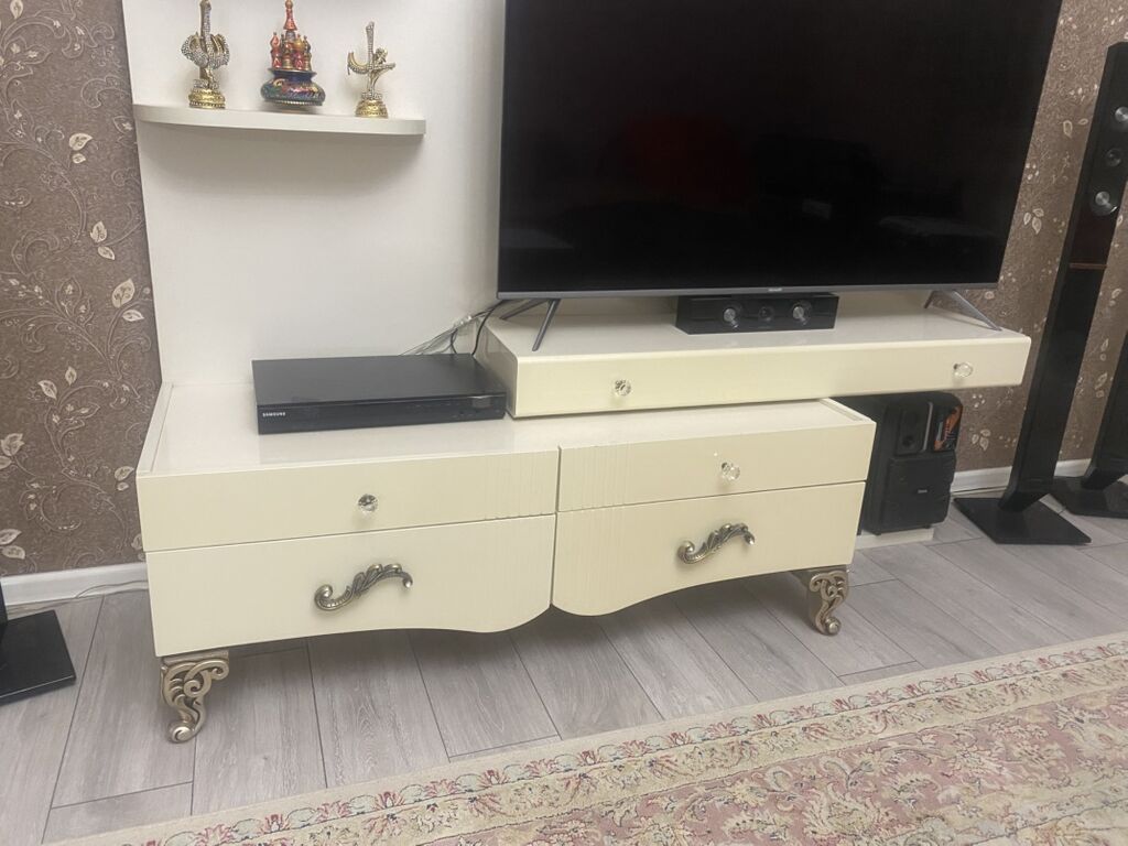 İşlənmiş, Düz TV altlığı, Polkalı, Türkiyə — Televizor altlıqları və standlar, Xırdalan (2)