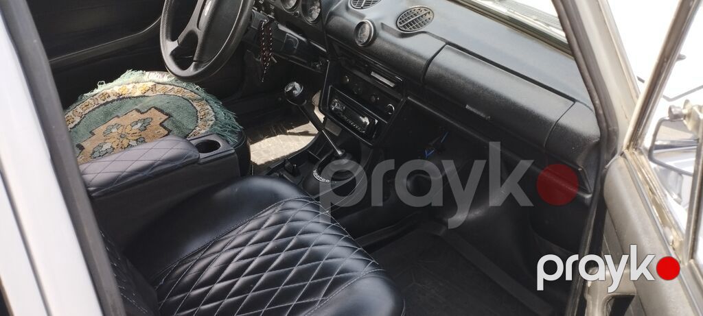 VAZ 2103, ağ rəng, klassik sedan. Xüsusiyyətlər: - Kuzov: 4 qapılı — Avtomobillər, Digah (9)