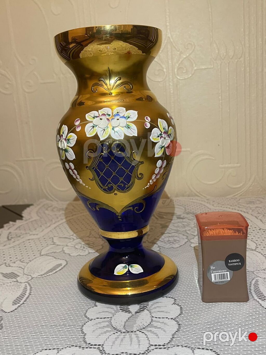 Bir vaza, Bogem şüşəsi — Vaazalar, kreslolar, süni çiçəklər, Bakı (2)