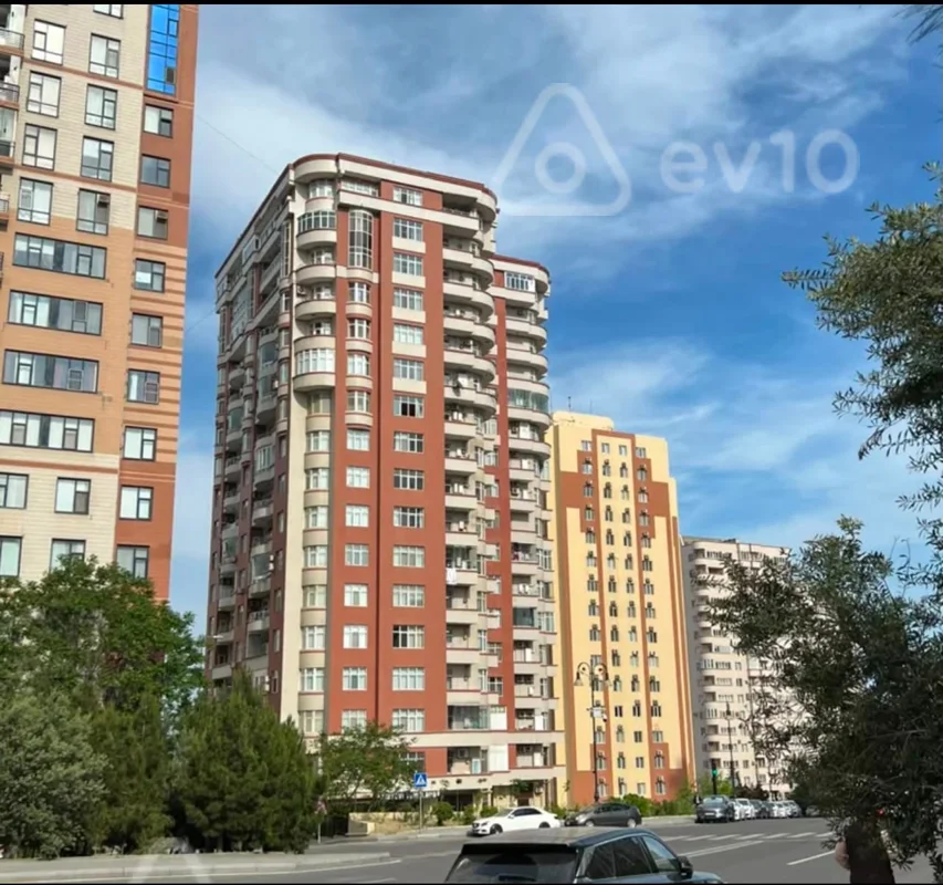 3 otaqlı mənzil, 107 m², İsmayıl bəy Qutqaşınlı 66 — Bakı