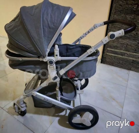 Araba yaxsi veziyyetde qiymer son.Unvan Gunesli — Bakı