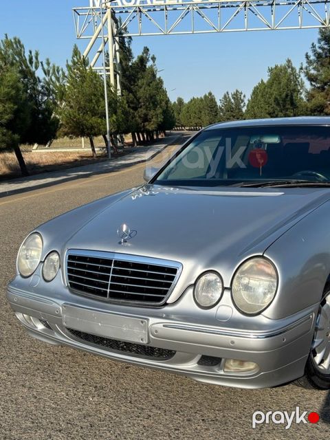 Mercedes E 240, 2.4 L, 2000 il, 294 000 km