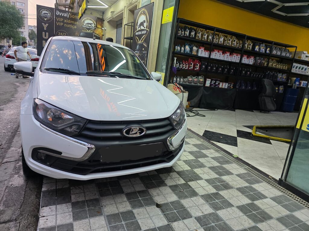 Lada Granta sedan – ağ rəng, zərif və praktik şəhər avtomobili. Əsas — Avtomobillər, Bakı (4)