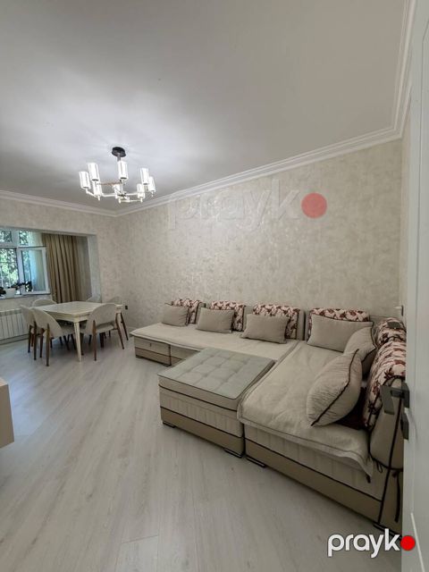Satılır 4 otaqlı köhnə tikili 110 m² — Bakı