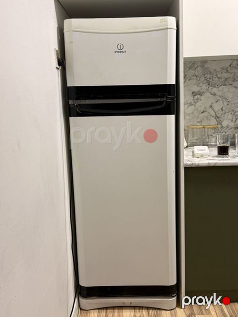 Indesit iki qapılı soyuducu - Brend/model: Indesit (üst hissədə — Bakı