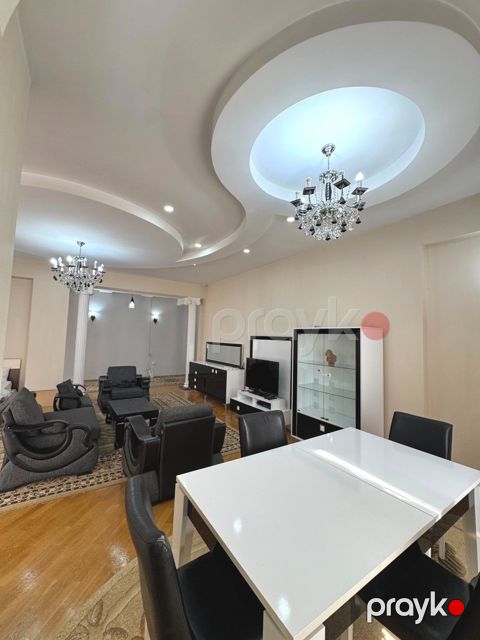 Satılır 4 otaqlı köhnə tikili 203.5 m² — Bakı